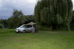 Wohnmobil frisch aufgebaut an der Mosel